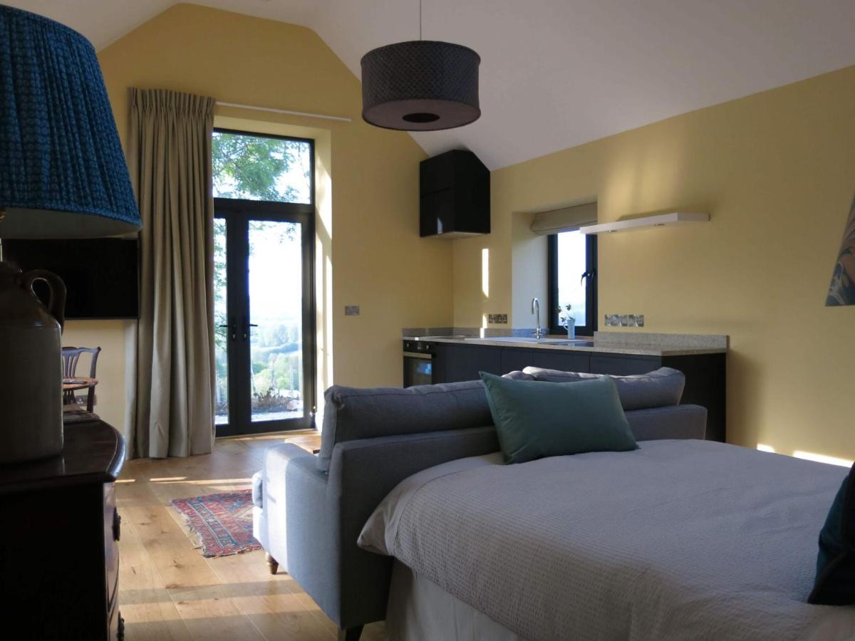 Meadow Barn Villa แอ็กซ์มินสเตอร์ ภายนอก รูปภาพ