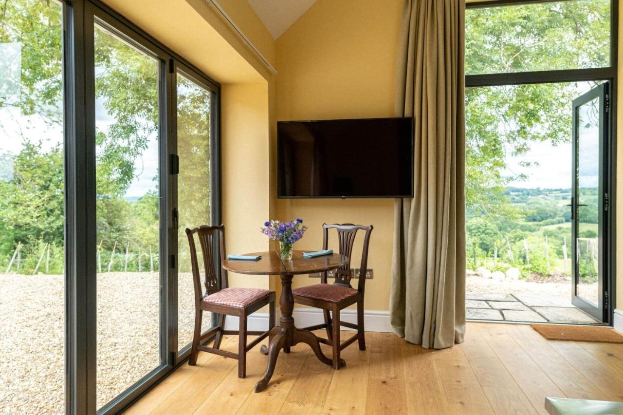 Meadow Barn Villa แอ็กซ์มินสเตอร์ ภายนอก รูปภาพ